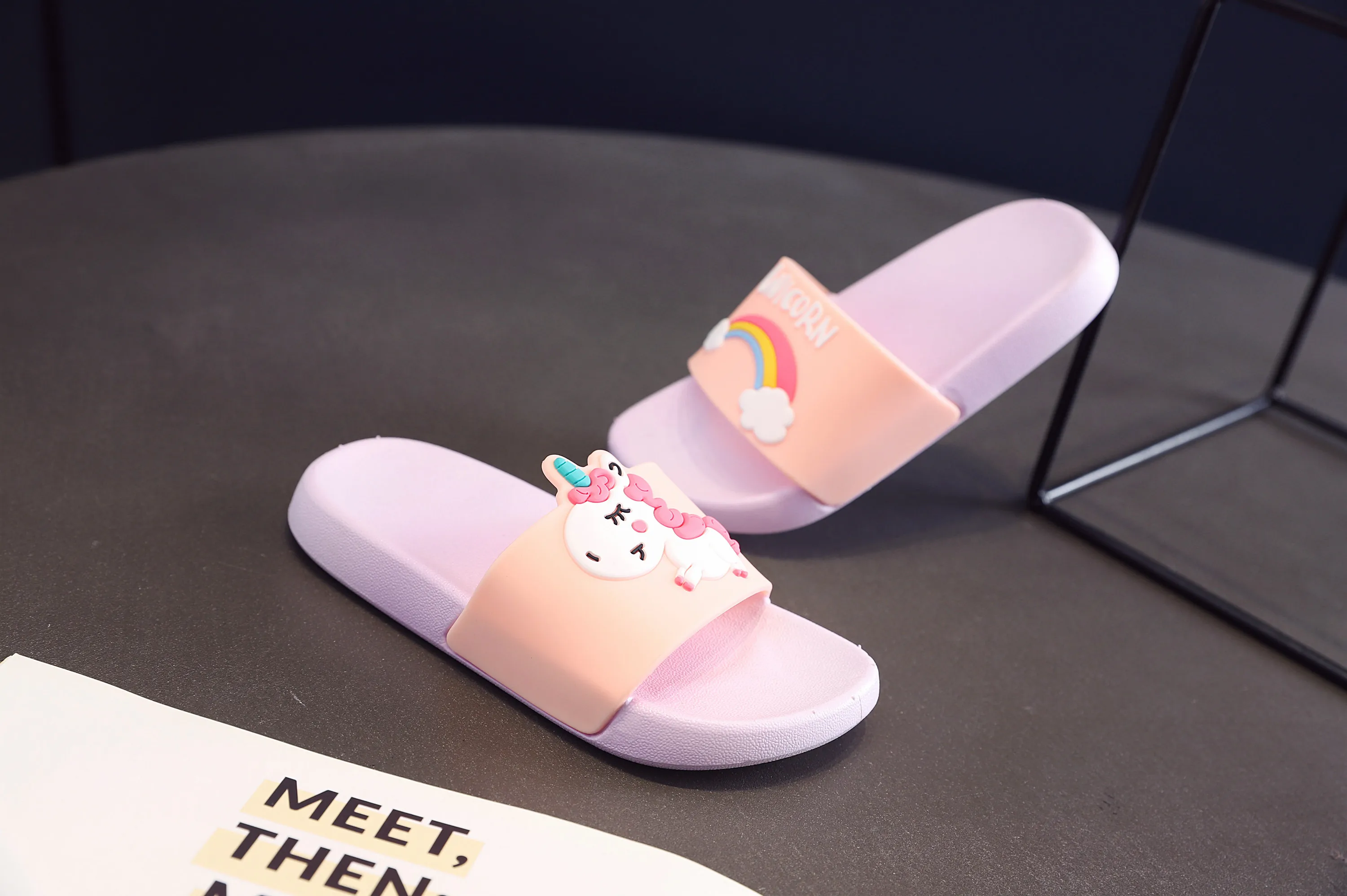 Домашние тапочки с мультяшным единорогом для маленьких детей летние домашние