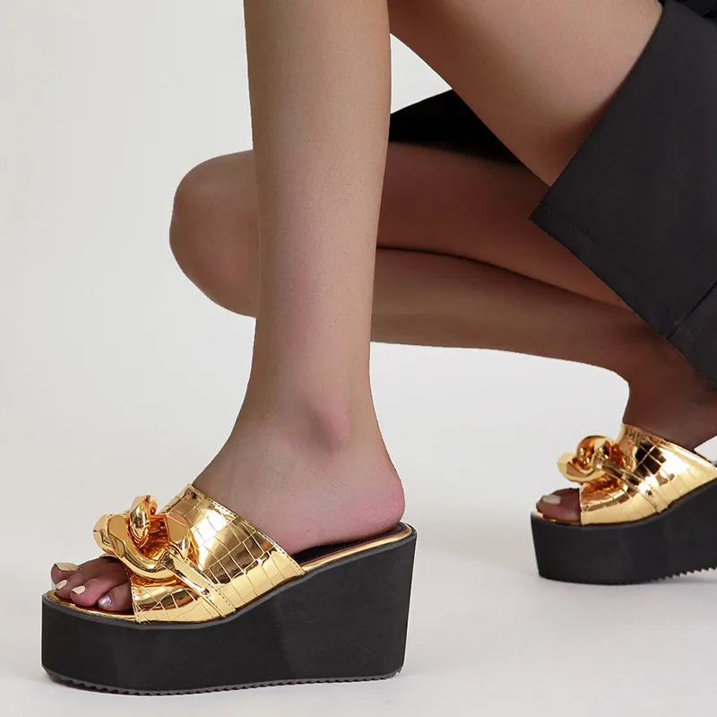 

Сланцы женские на танкетке 9 см, повседневные Серебристые тапочки с открытым носком, танкетка, 38 39 40, лето