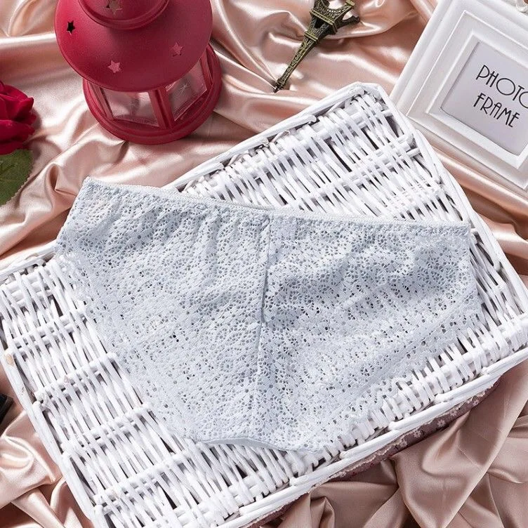 

Ultra-thin, traceless lace brings together sexy, lightweight and hollow out underwear