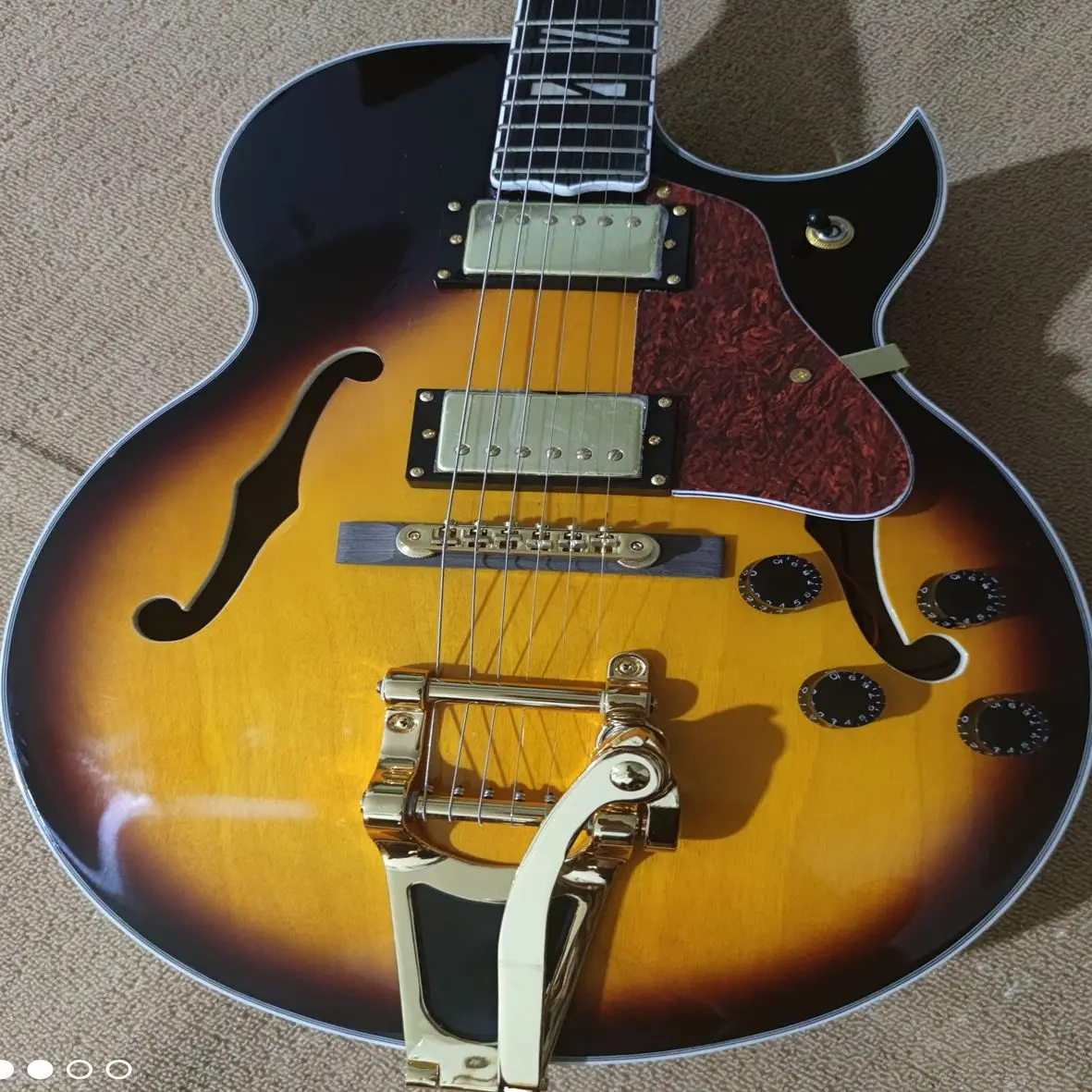 

6-струнная джазовая гитара, градиентный кофе, фингерборд из красного дерева, двойное отверстие f, золотистая металлическая фурнитура, беспла...