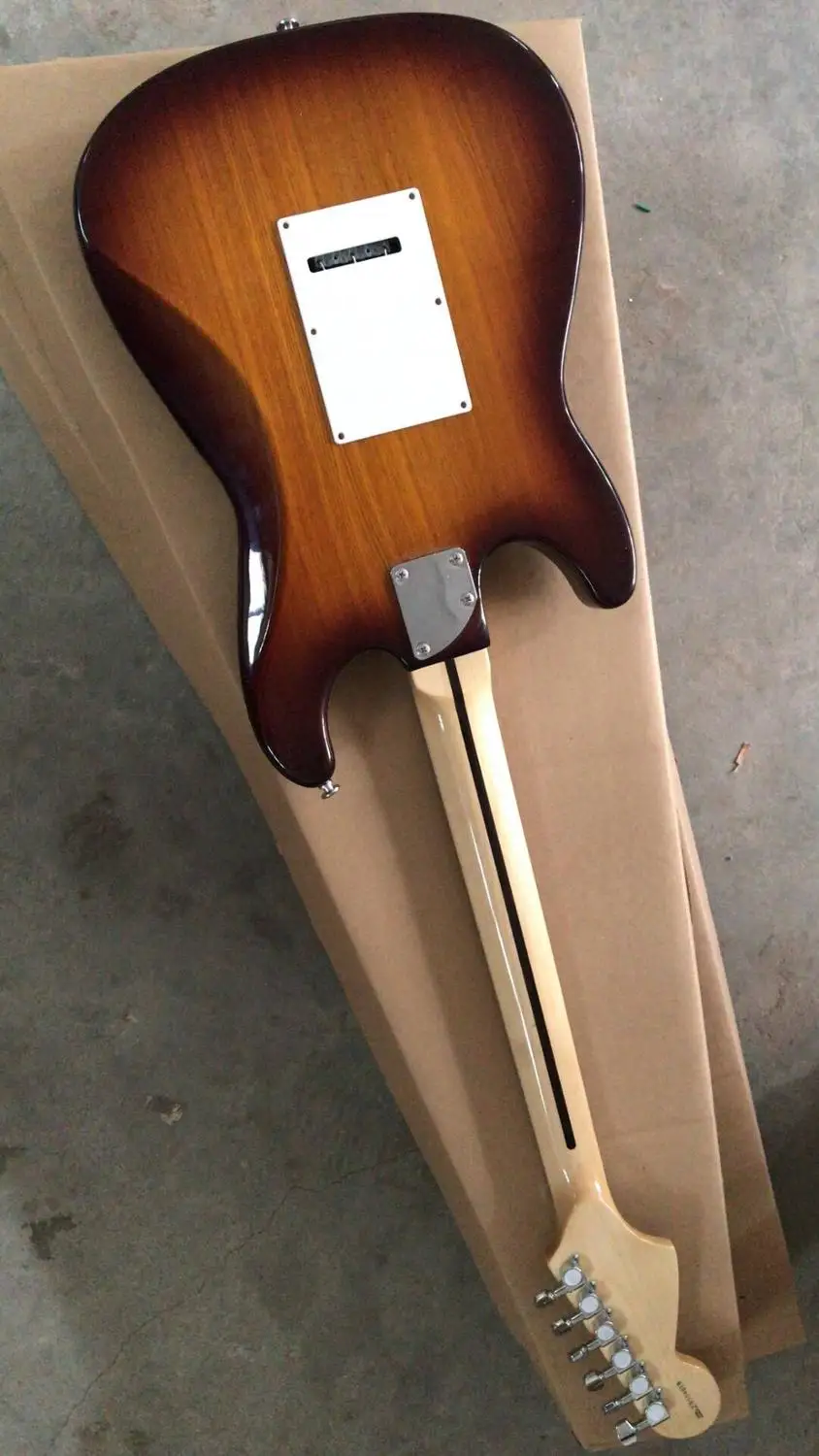 Оптовая продажа модель электрической гитары STR с системой floyd rose tremolo в sunburst 171123 |