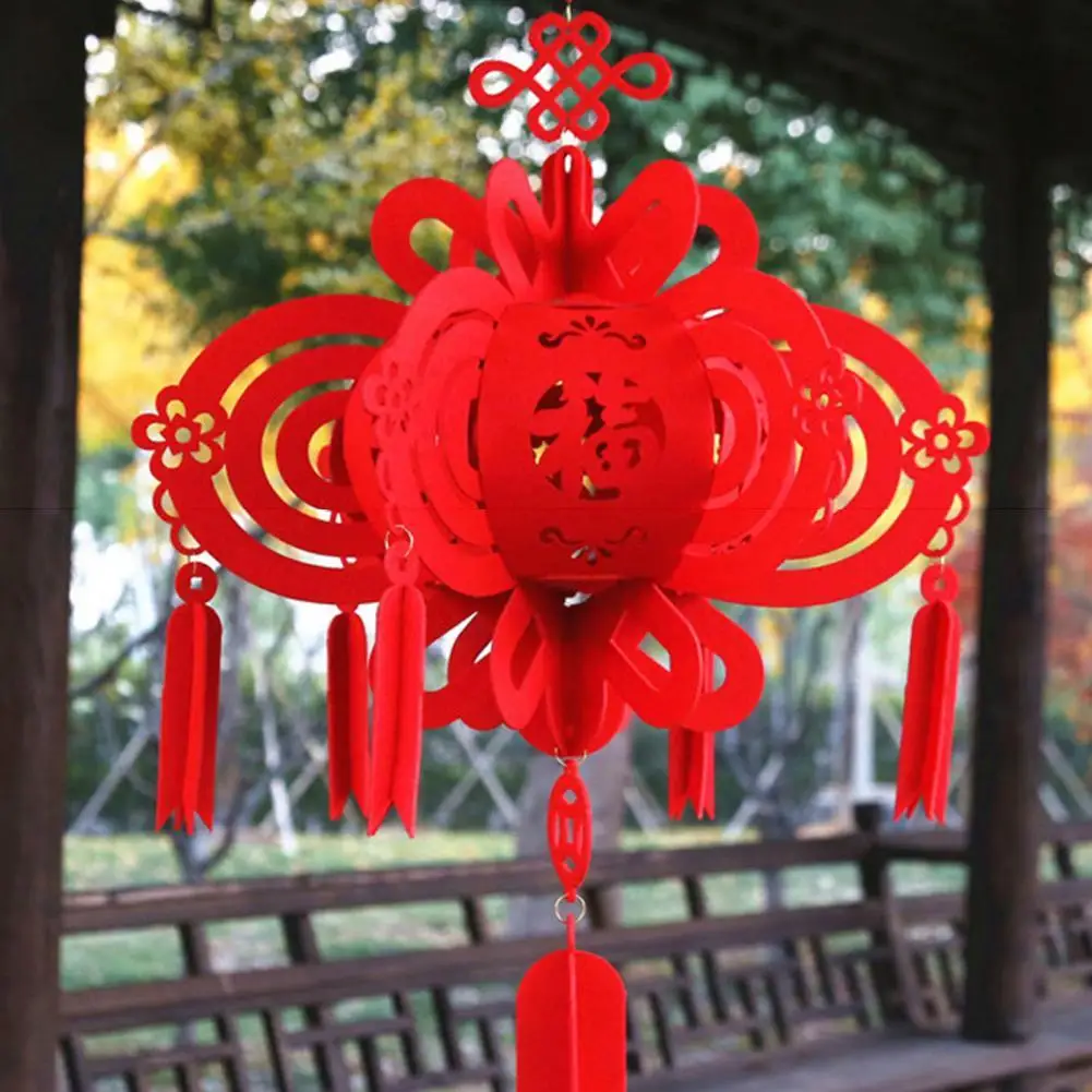 

Маленький новогодний фетровый праздничный фонарик красного цвета из нетканого материала