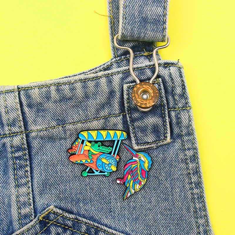 

Cute Animals Series Enamel Pins Creative Crocodile Traveling Around the World Brooches Crocodile Lapel Pins Badge Jewelry Gifts
