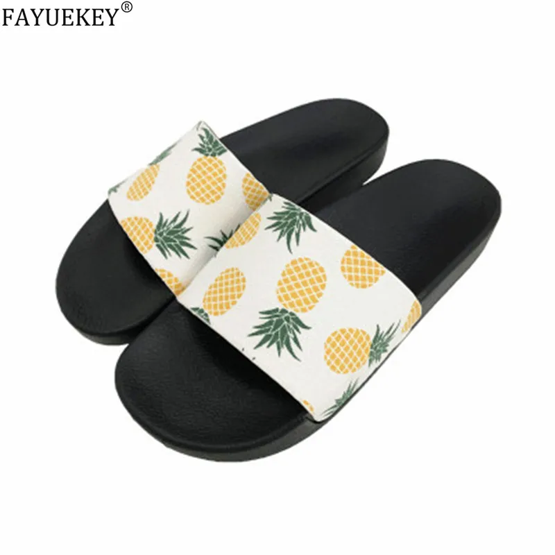 Женские летние тапочки Новинка 2020 года Модные повседневные пляжные шлепанцы с