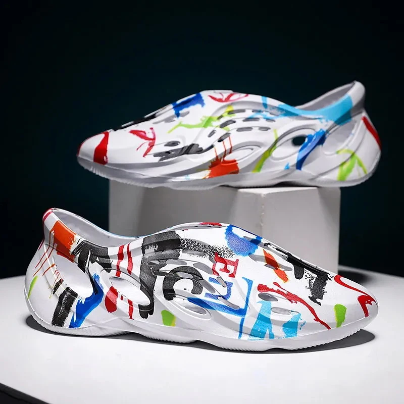 

Summer Sandals Male Soft Hollow Outdoor Cool Casual Shoes Men Runners Beach Flip-flops Camouflage Hole Couple Sandals