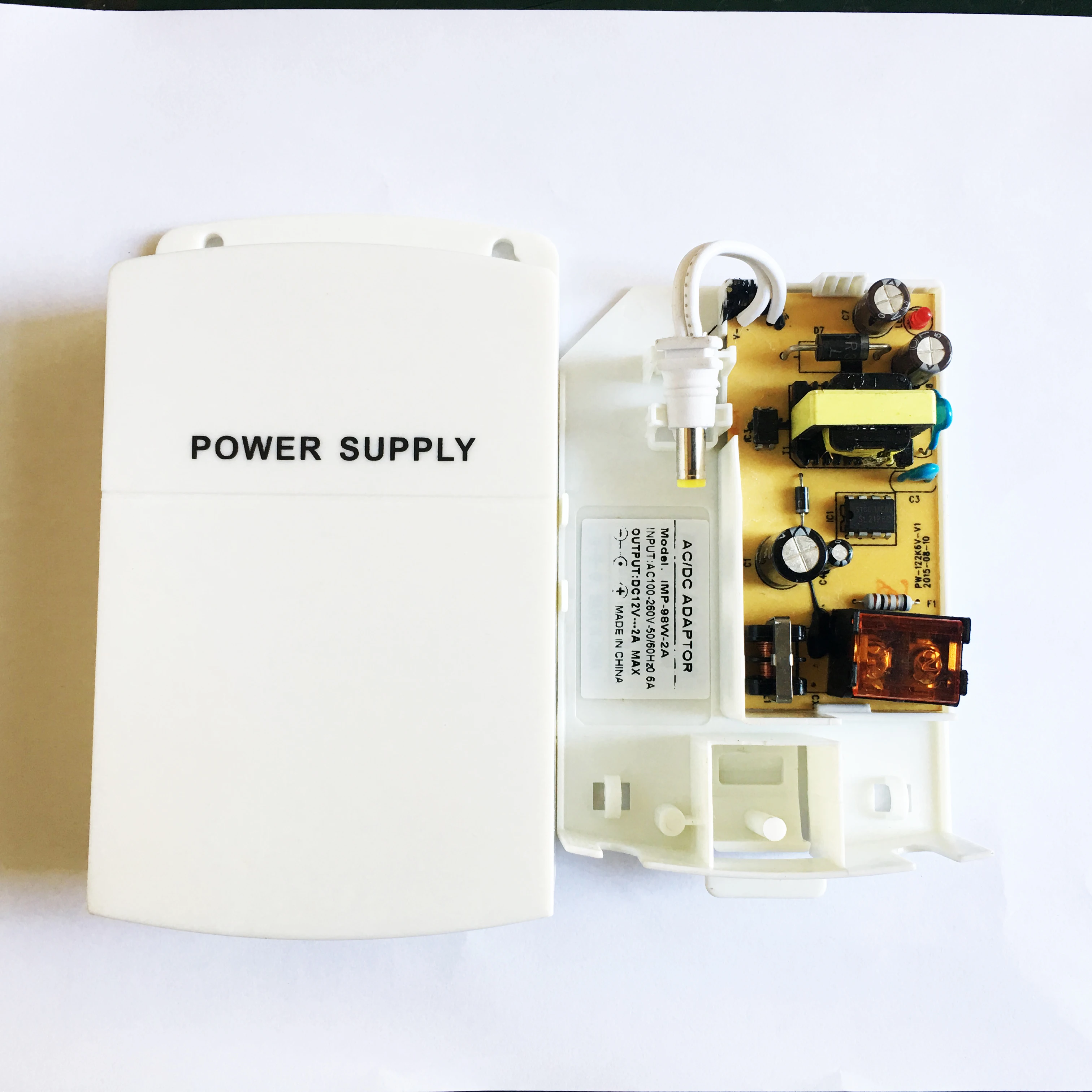 Подходит для наружной установки камеры наблюдения 12V2A водонепроницаемый