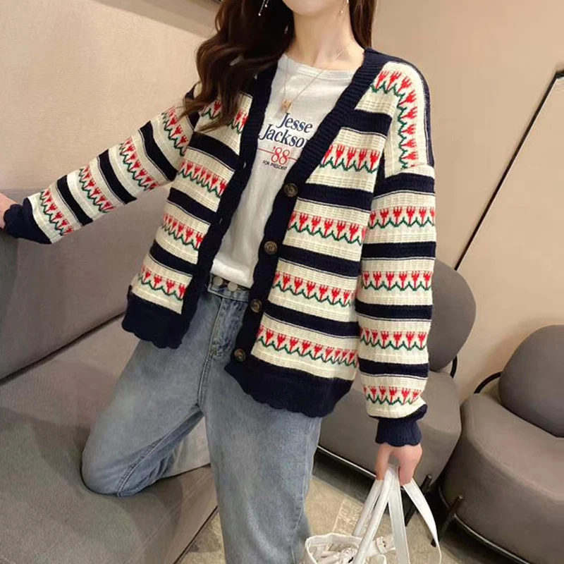 

2020 spring and autumn new loose lazy style V-neck knitted cardigan net red short striped sweater jacket women