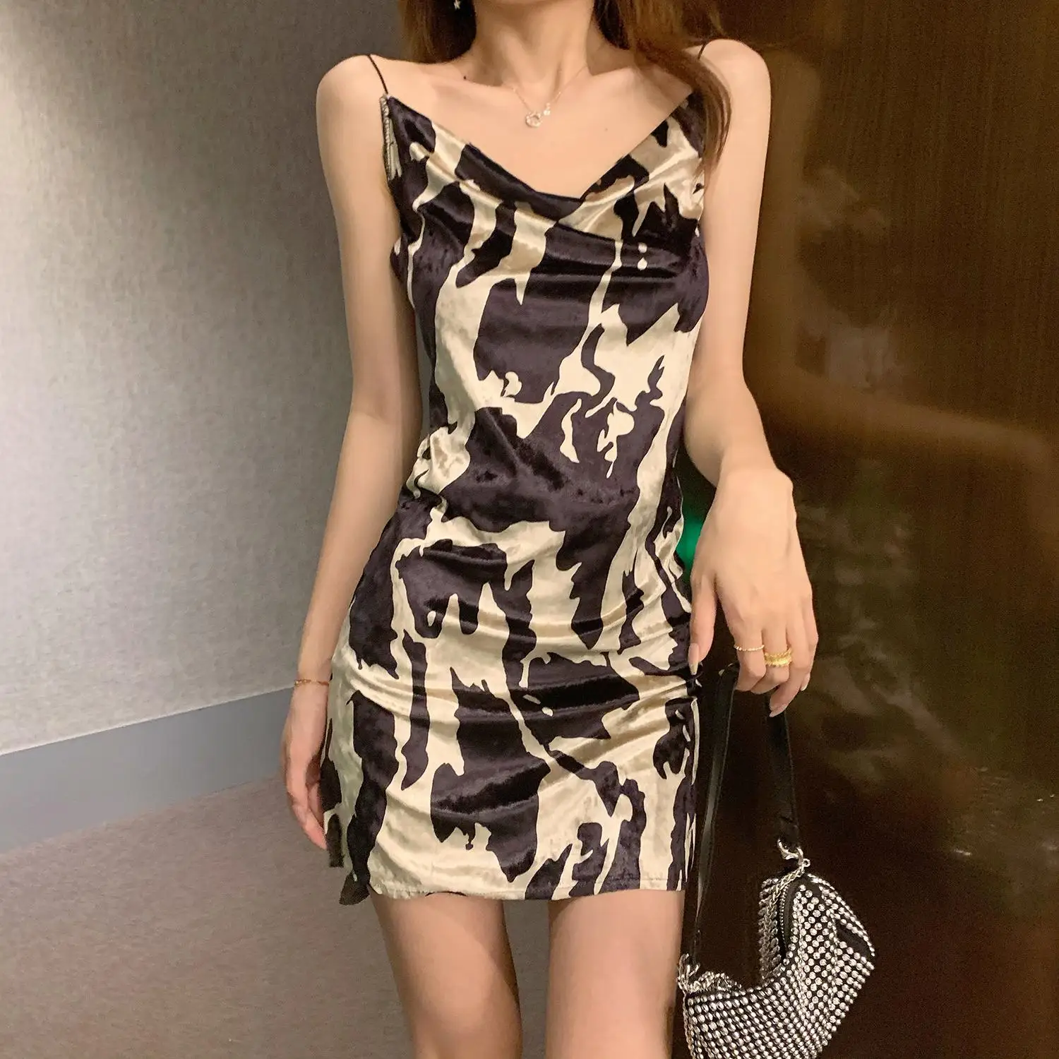 

Film to the spot to the very cow velvet sexy backless disco dancing short render skirt with shoulder-straps dress to winter