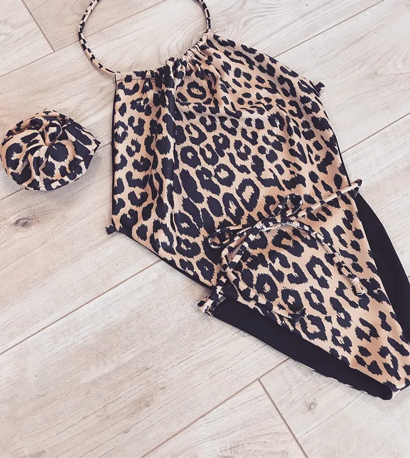 Однотонный Белый Цельный купальник с высокой горловиной открытой спиной новинка