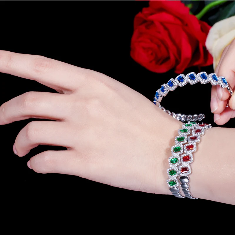 Женский браслет на запястье ThreeGraces регулируемый из зеленого буля с фианитами