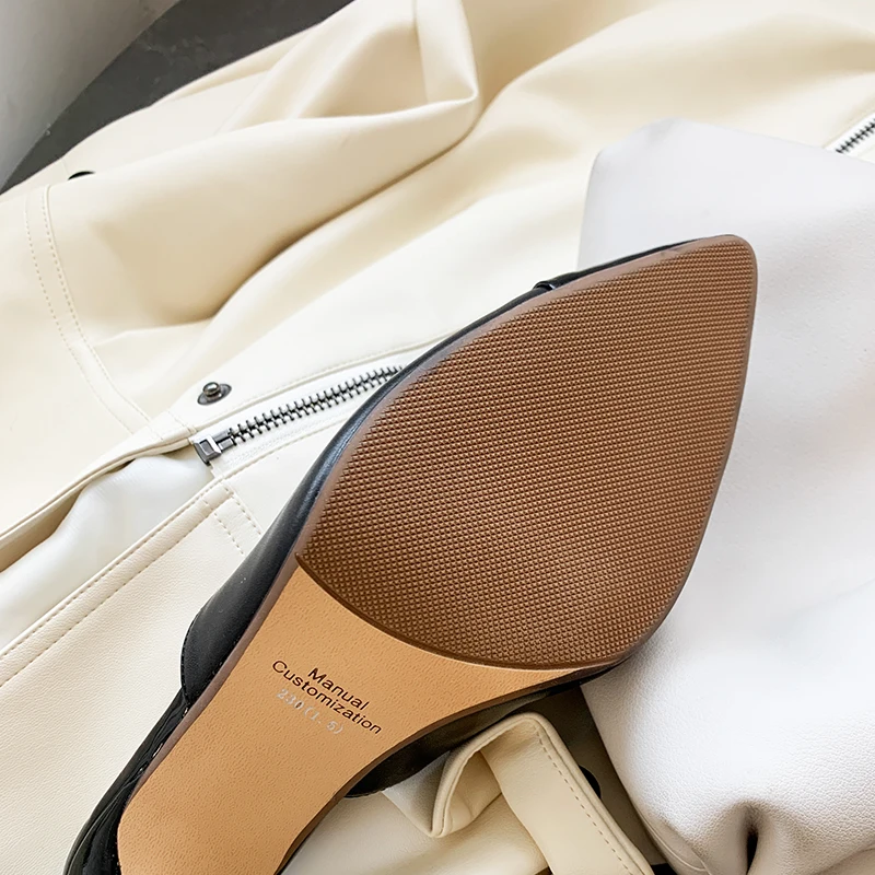 Летние Тапочки 2020 г. Женские нескользящие шлепанцы с острым носком украшенные