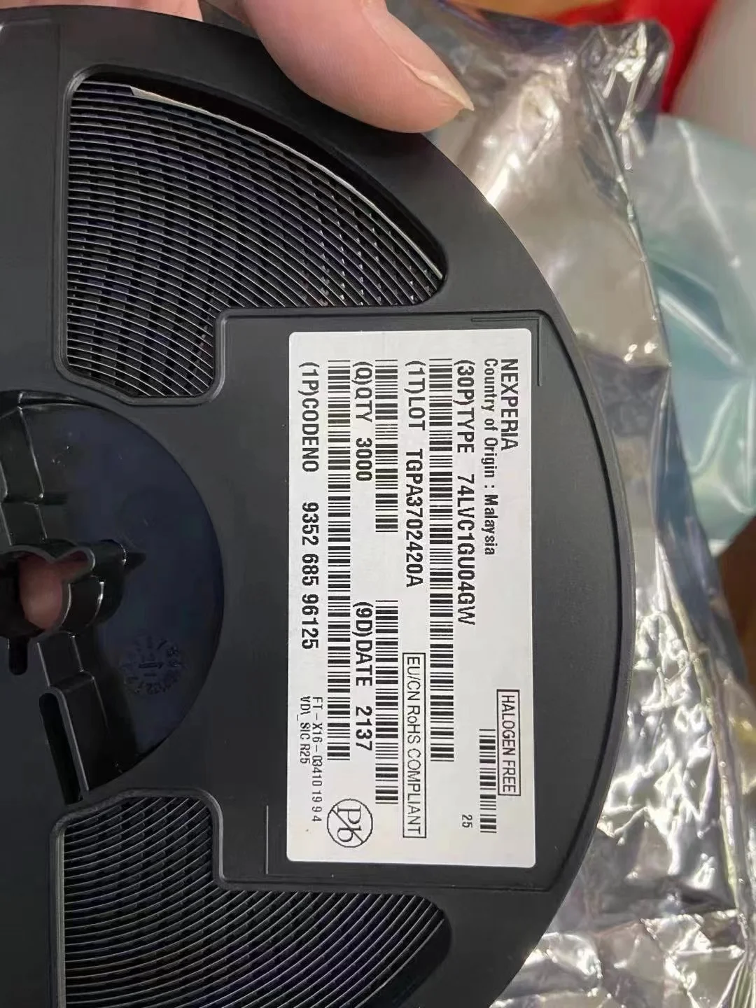 

Original authentic 74LVC1GU04GW screen printing VD silicon gate CMOS inverter chip IC patch SOT353