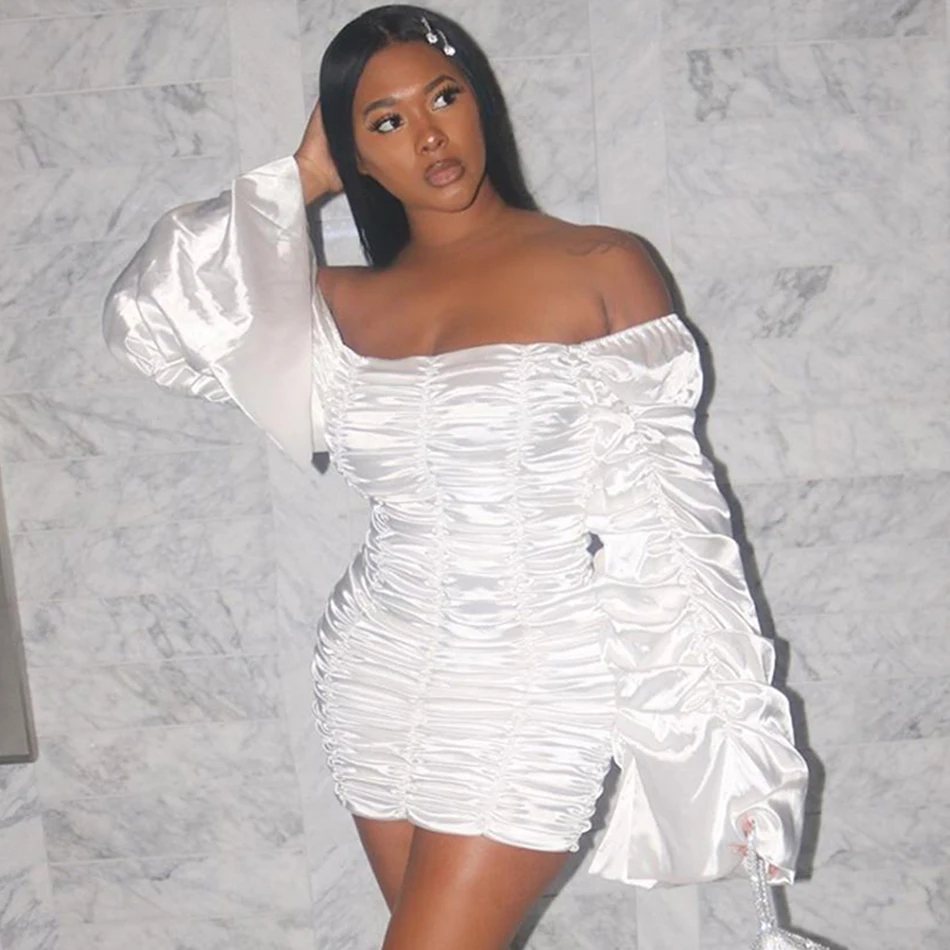 Женское короткое платье с драпировкой Белое Облегающее длинным рукавом