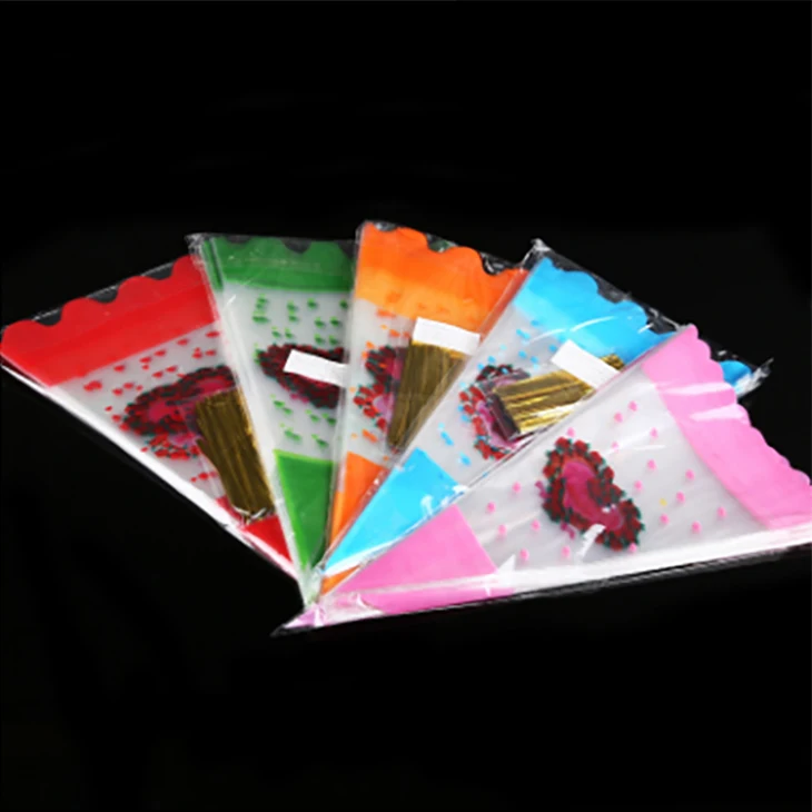 

100pcs Clear Cone-Shaped Treat Popcorn Bags Treat Bags Cone Shape Cellophane Bags Candy Clear bag with twist ties 15*26cm