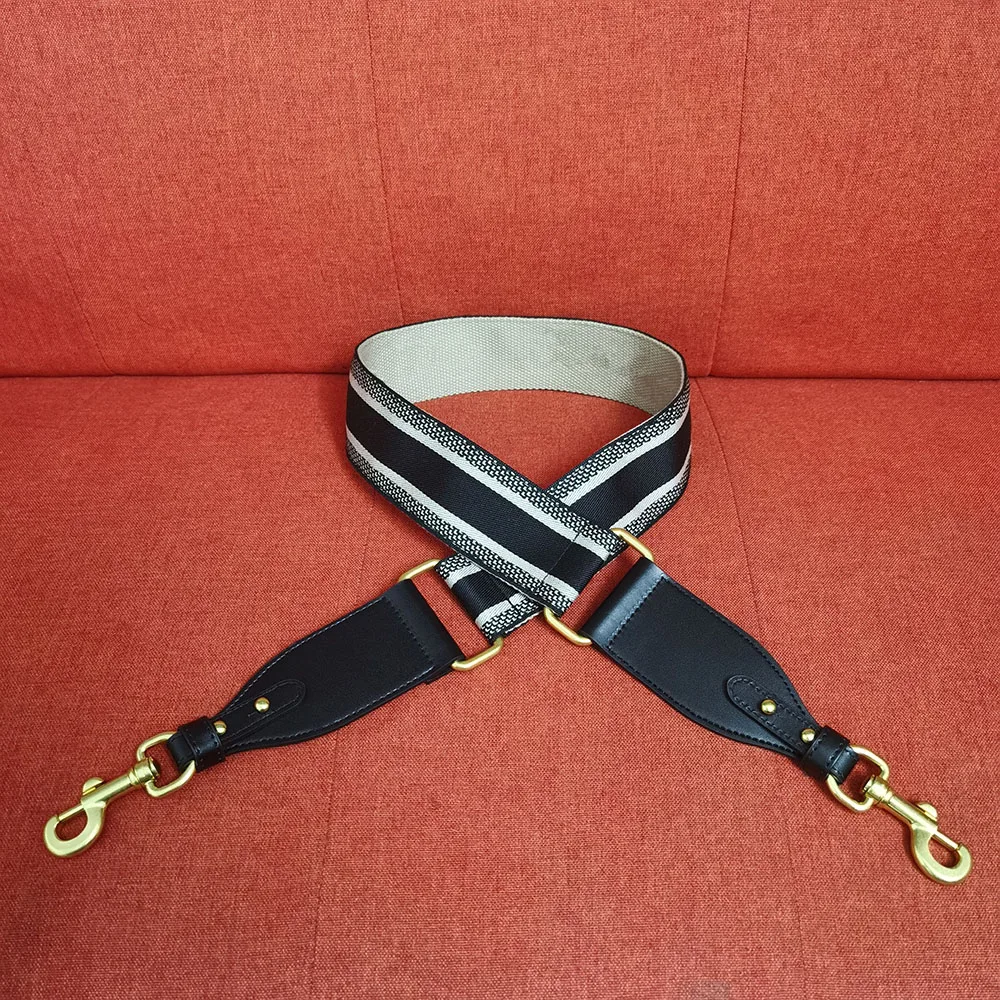 

Роскошный дизайнерский кожаный ремешок с вышивкой на одно плечо с косым принтом с винтажным металлическим кольцом сумка с заклепками ткане...