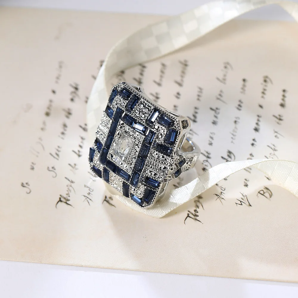 Женские квадратные кольца в винтажном стиле с большим синим и белым цирконием