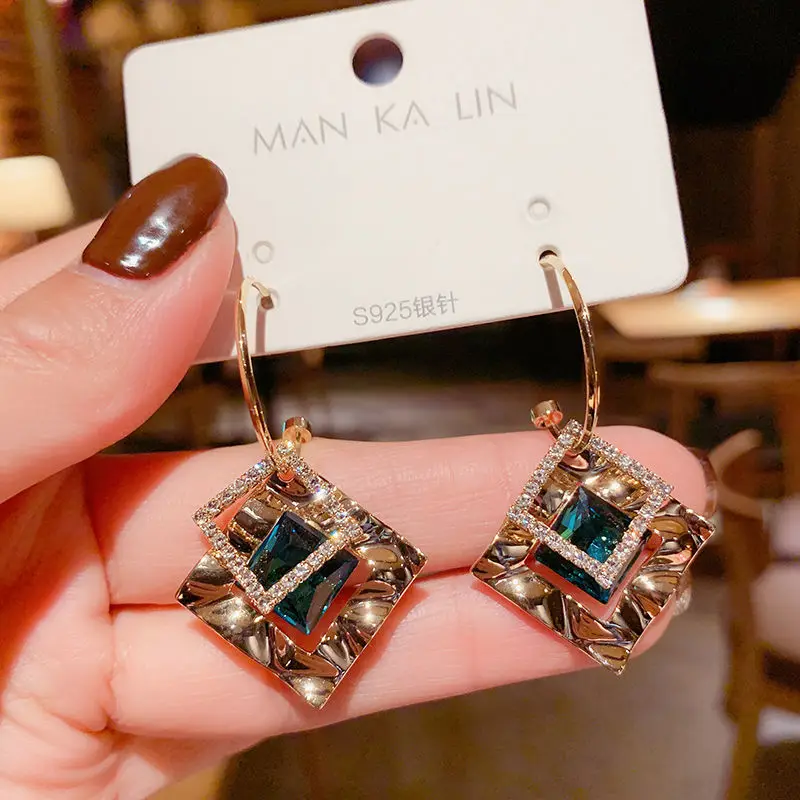 

Silver Earrings Diamond Square Earrings Female Temperament All-match C-shaped Earrings Blue Crystal Women's Earrings
