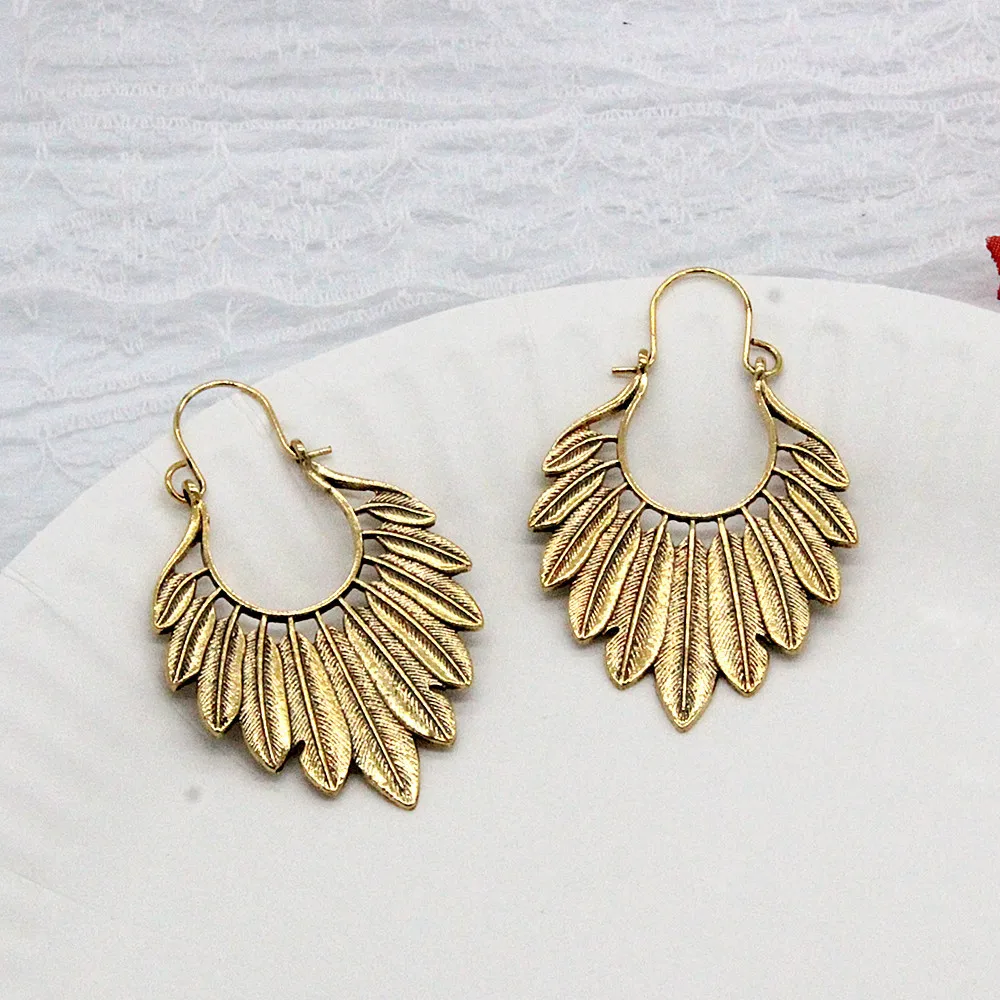 

New style earrings fashion bronze green leaf earrings, personality, ethnic style, retro feather earrings, female jewelry