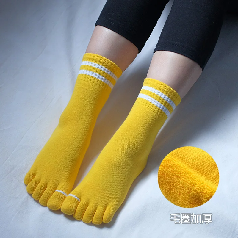 Осенне зимние женские теплые мягкие однотонные носки с мультяшным принтом пятью