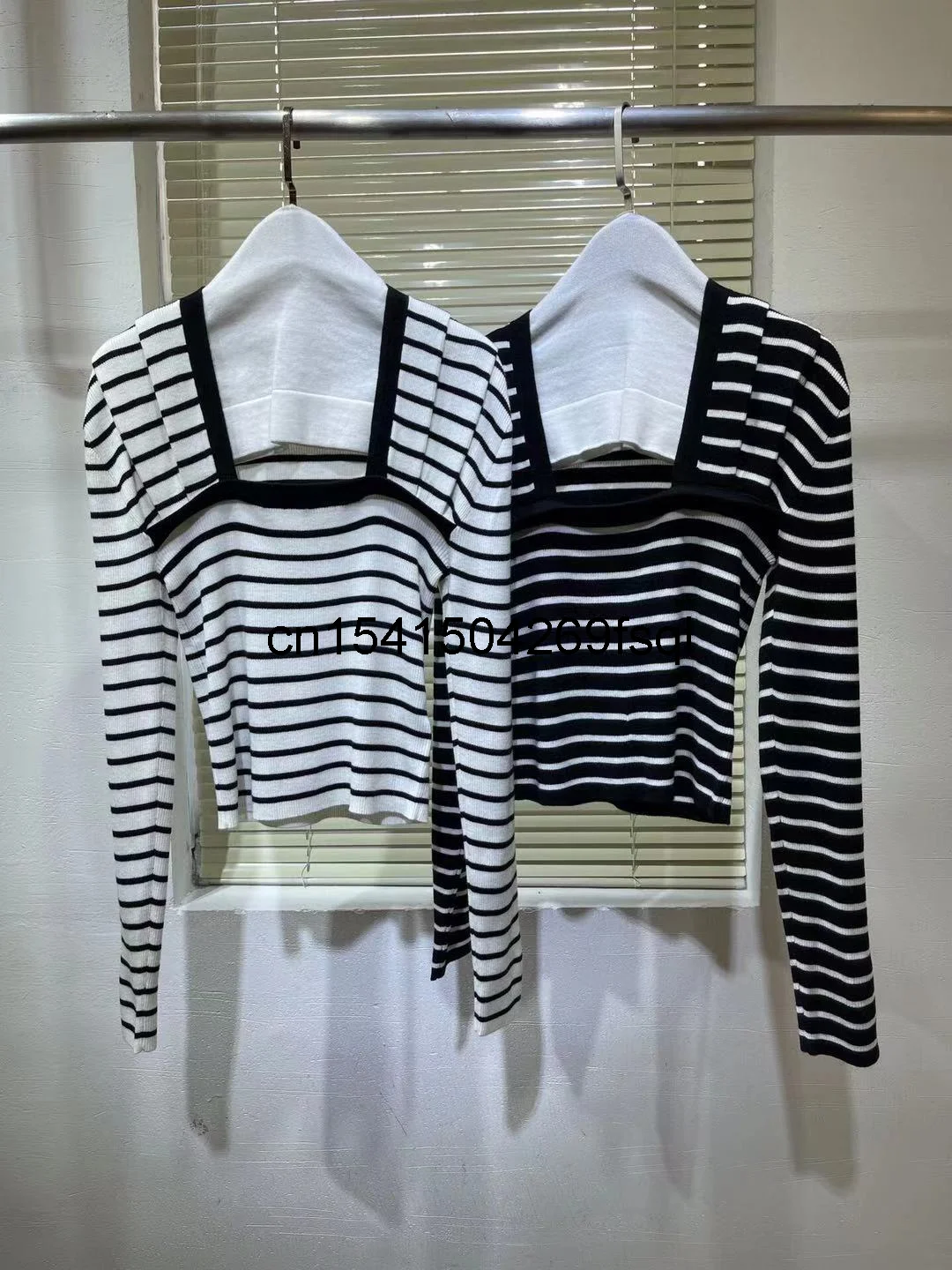 

New Fashion Slim Shirt for Women High Quality Brand Knitted Strip Print Square Collar Long Sleeve Black / White Pullovers 2021