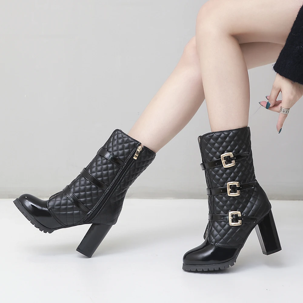 

Three-Dimensional Lattice Stitching Patent Leather Women Mid-Calf Boots Three-Row Metal Belt Buckle Side Zipper Ultra-High Thick