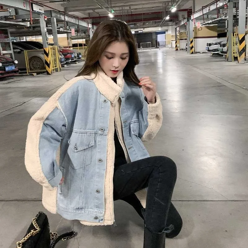 

Женская джинсовая куртка из овечьей шерсти, красная джинсовая куртка с прострочкой, модная Корейская свободная утепленная уличная хлопков...