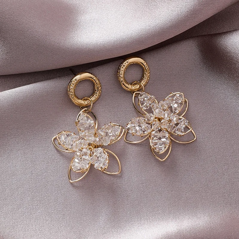 

2021 New Fashion Alloy Stud Earrings Luxury Crystal Hollow Out Flower Women For Earrings Fine Jewelry Piercing