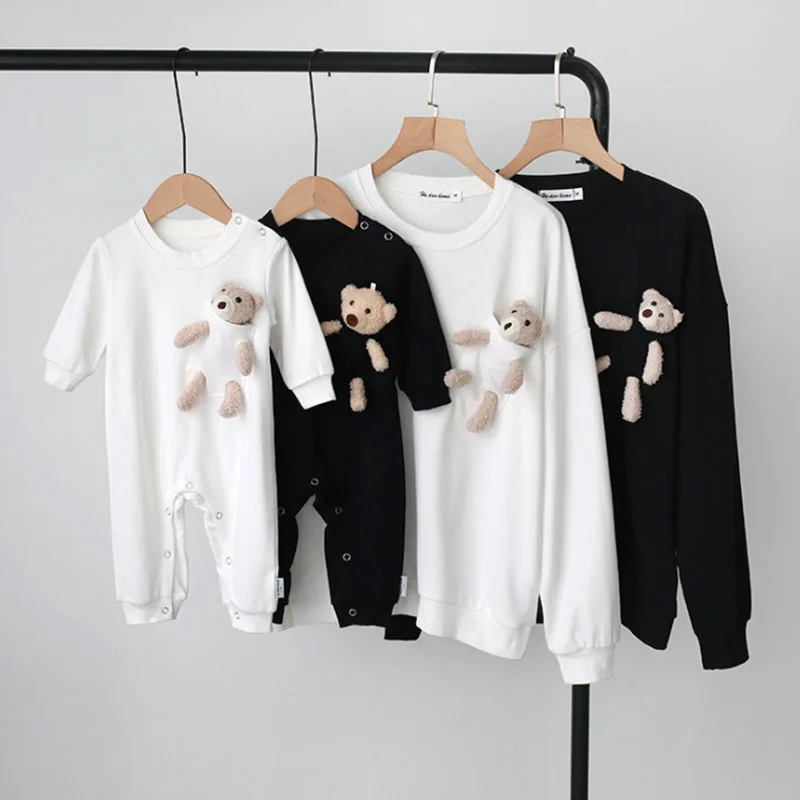 

A Family Of Three Fashion Child Set Parent-Child Outfit Pullover Sweatshirt Clothes For Girl Baby Boy Suits Pocket Bear Sweater