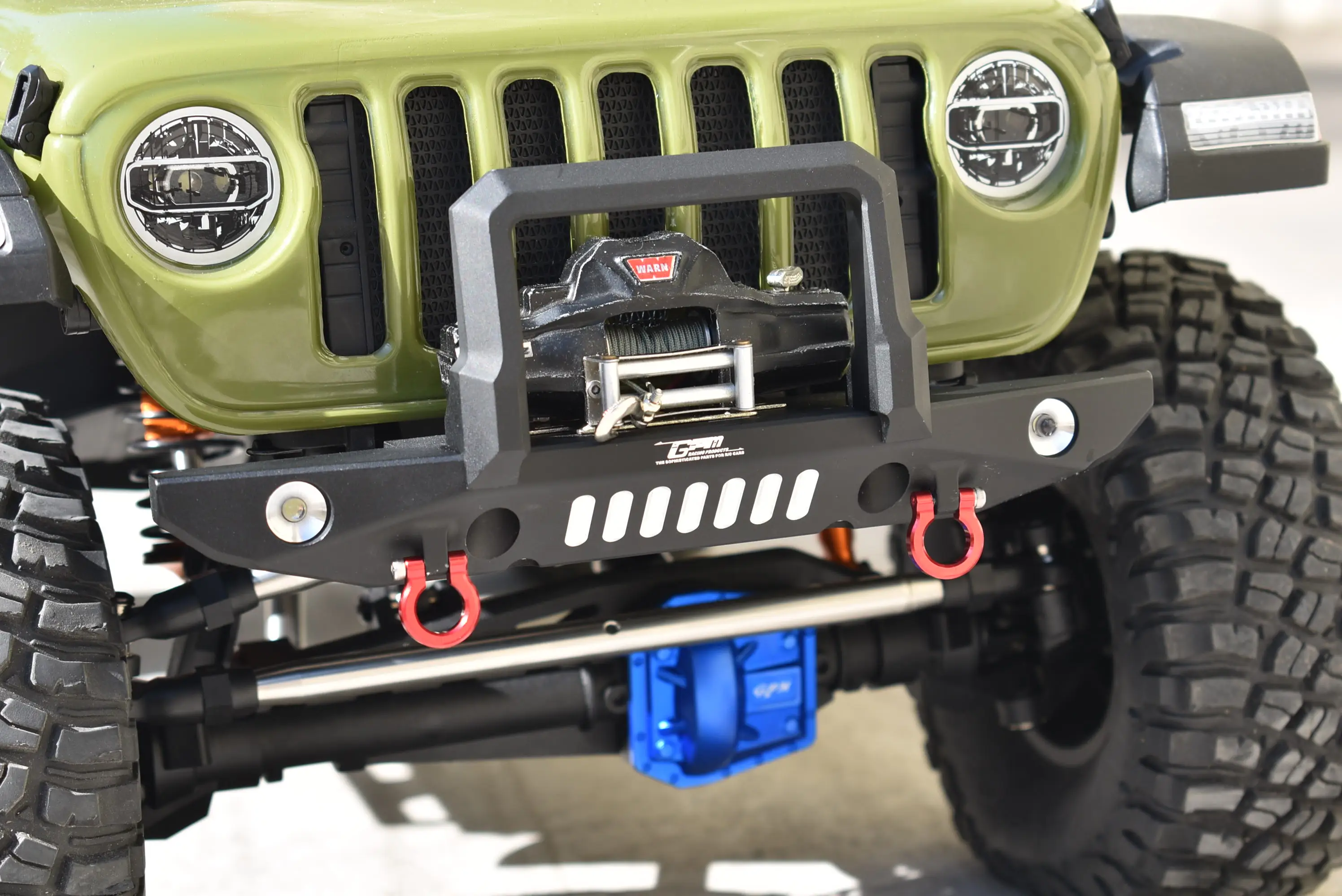 Алюминиевый передний бампер GPM с крючком для AXIAL 1/6 SCX6 JEEP JLU WRANGLER 4WD-AX 105000 Т1