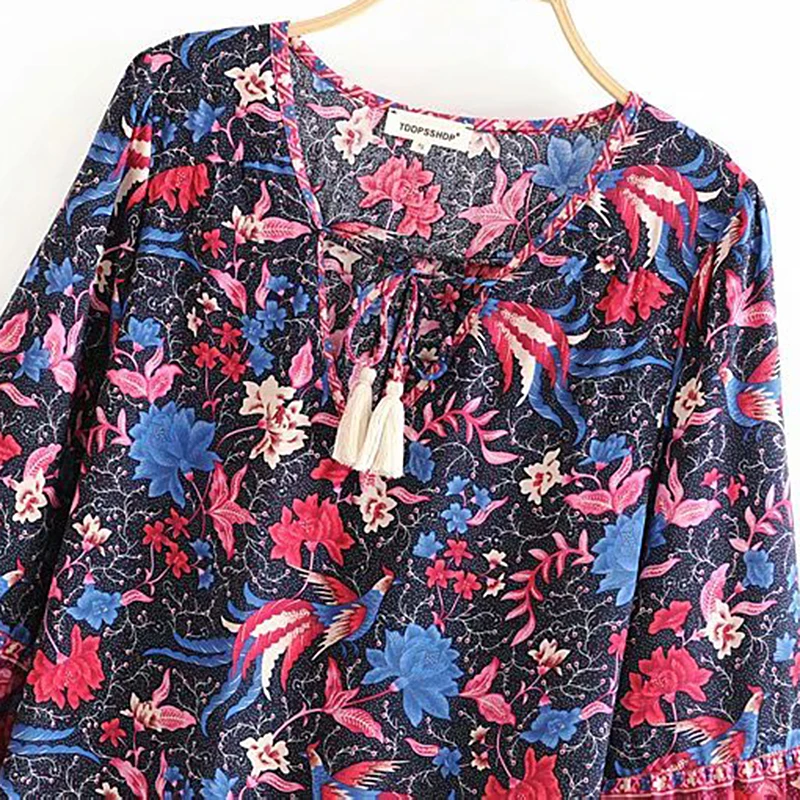 Женское винтажное мини-платье с цветочным принтом V-образным вырезом и