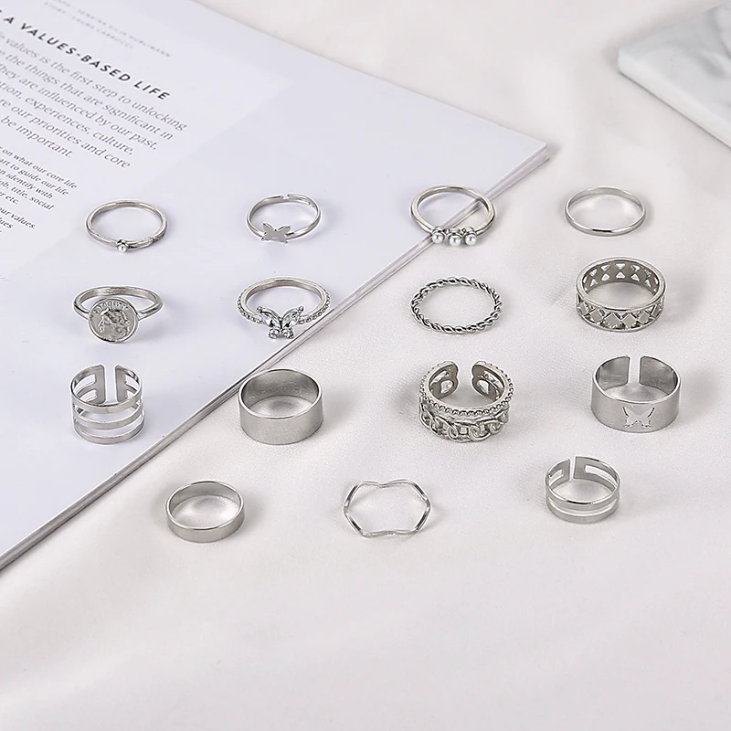 Женское кольцо в стиле барокко массивное средней длины с цветком бабочки 2022 |