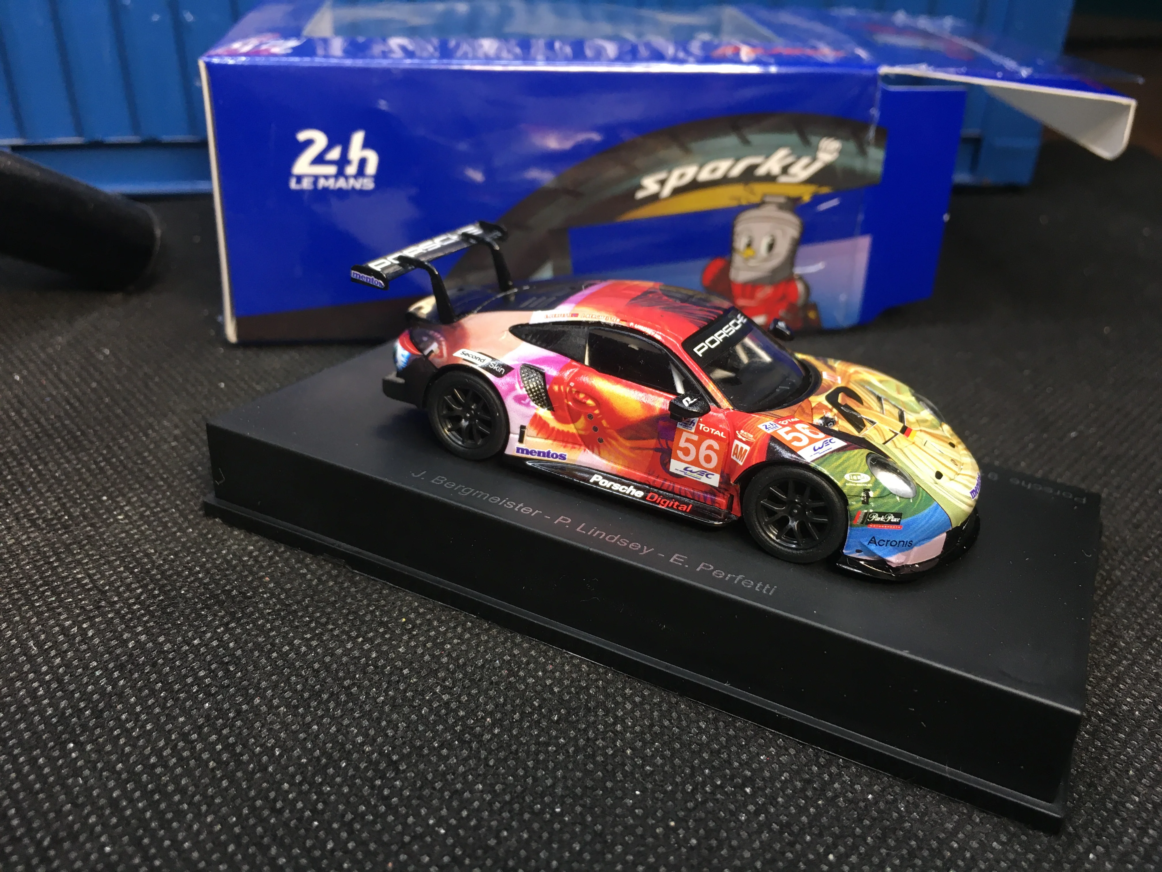

Spark 1/64 Y142 911 RSR #56 Team Project 1-Winner DieCast Model Car Collection Limited