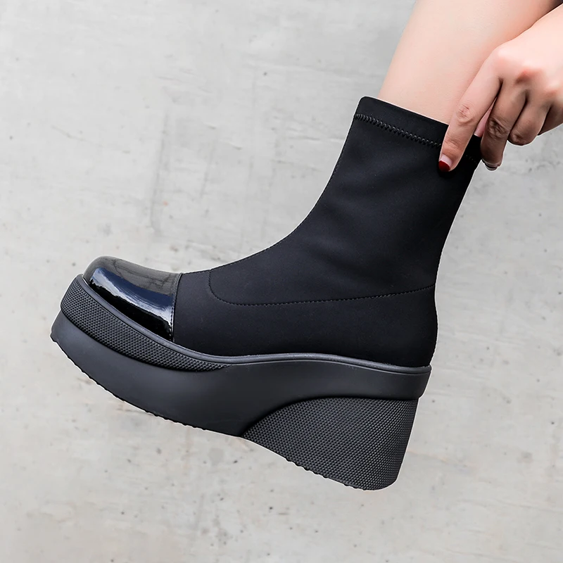 

Женские ботинки на танкетке из натуральной кожи, черные женские эластичные ботинки, зимние плюшевые теплые женские ботинки-носки, повседне...