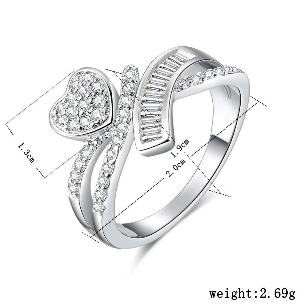 Женское кольцо белое золото инкрустированное цирконием в форме сердца