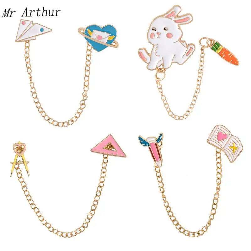 4 stylesChain булавки бумажный самолет кролик с морковкой карандаш книга Броши рюкзак