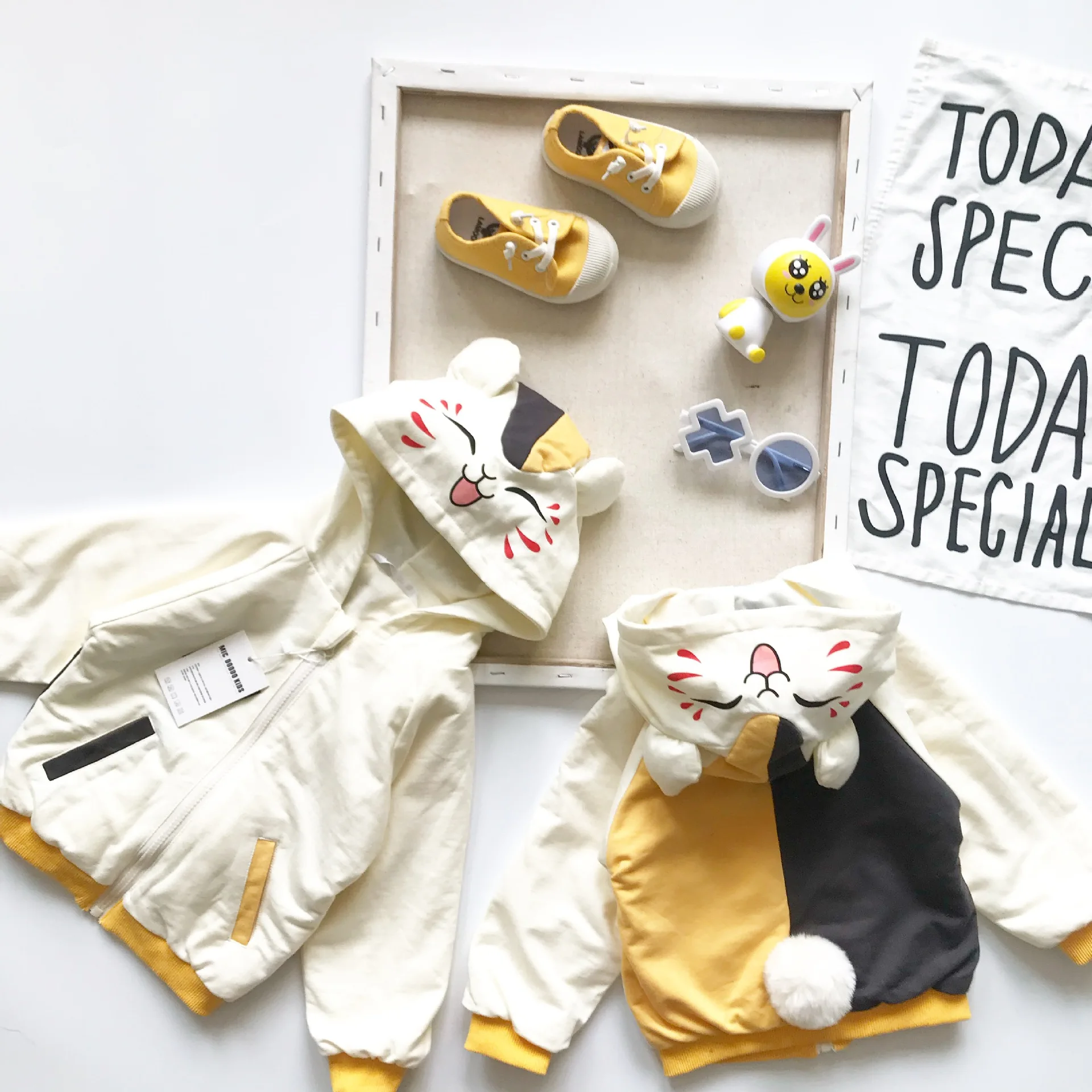 Tonytaobaby осень-зима новая детская одежда для малышей пальто с мультяшным милым