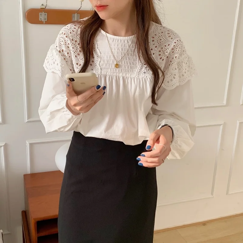Женская кружевная блузка с вырезами белая круглым вырезом в Корейском стиле