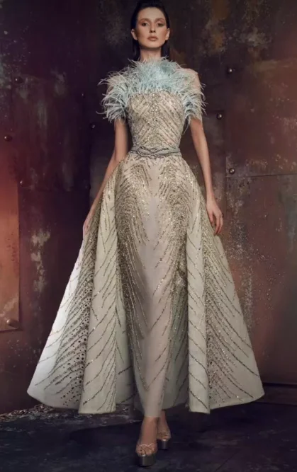 

Платье для выпускного вечера с высоким воротником и кристаллами