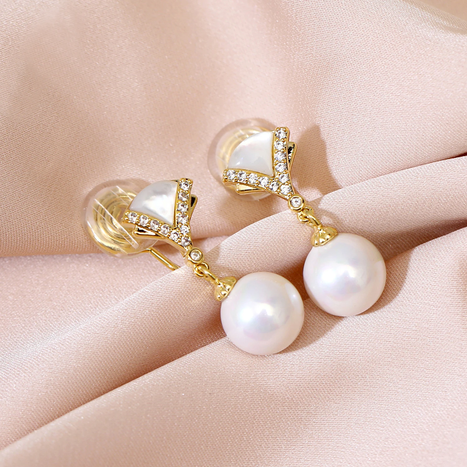 

14k Real Gold No Pierced Pearl Dangle Ear Clip Female French Luxury Exquisite High-end Shell Beads Earring Trend Jewelry Pendant