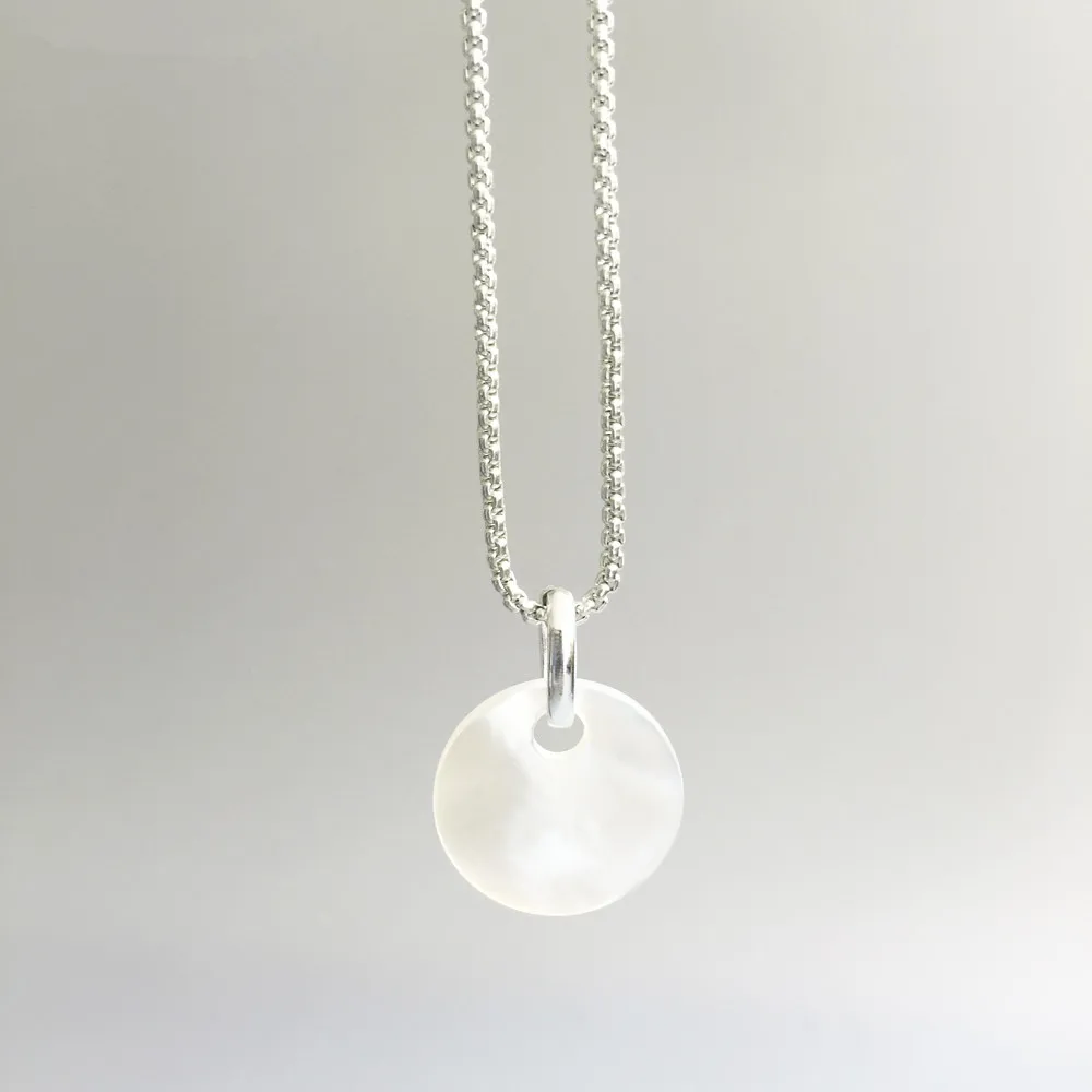 Подвеска из стерлингового серебра 925 пробы с маленькими жемчужинами и орнаментом