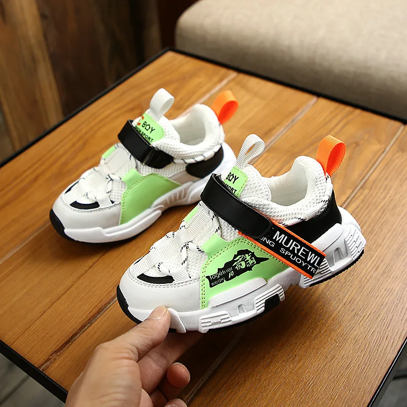 Весенние детские спортивные кроссовки черные массивные для маленьких девочек