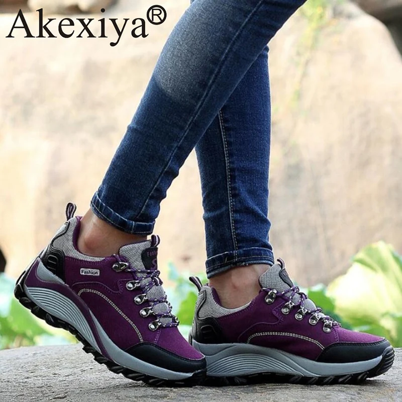 Женские походные ботинки Akexiya черные Нескользящие на танкетке для занятий