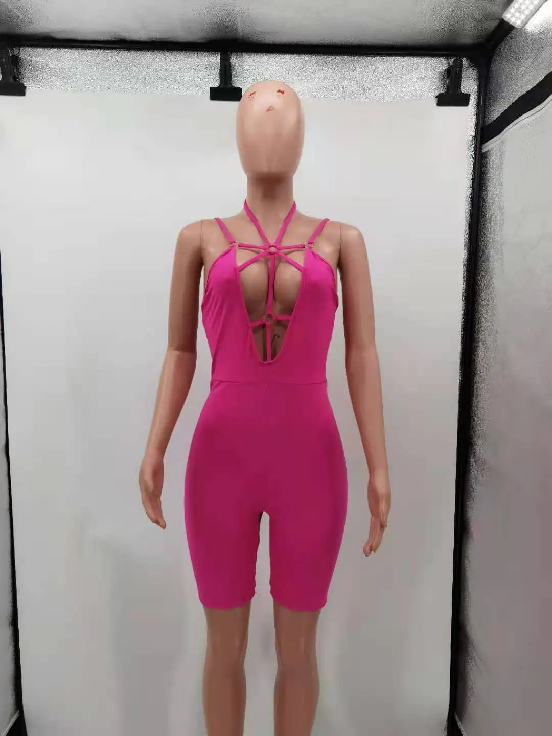 

Sexy Halter V Neck Hollot Out Bandage Night Party Club Short Jumpsuit Women2021 Fitness Solid Sleeveless Backless Outfit Rompers