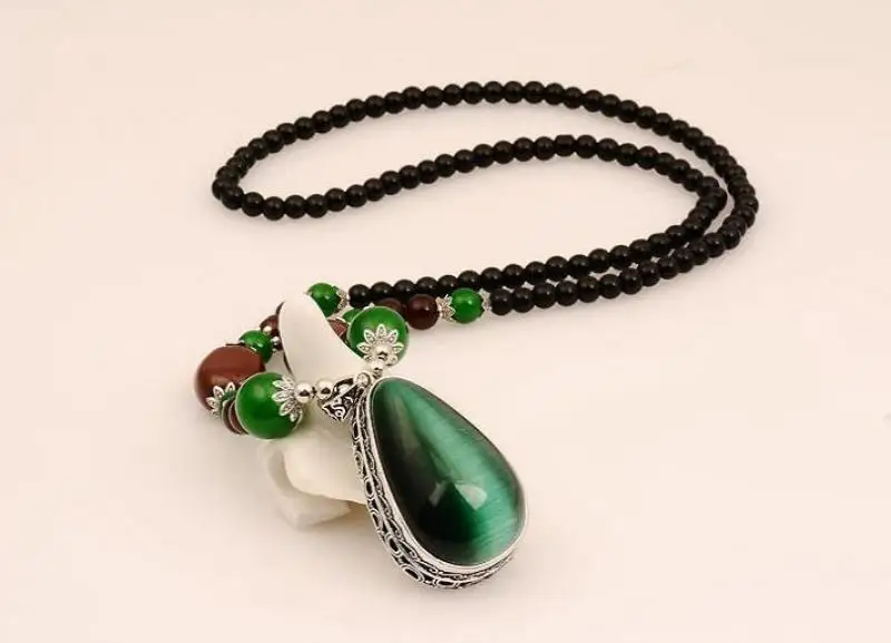Классическое женское ожерелье с кулоном в стиле ретро зеленым камнем кошачий