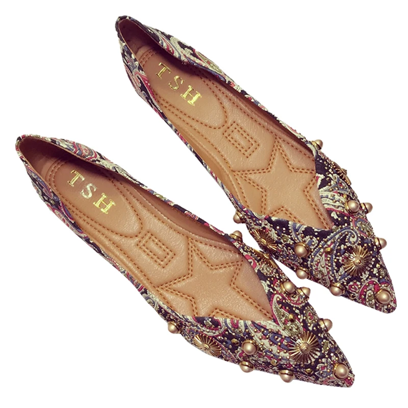 Балетки женские с большими заклепками и принтом блестящие мокасины на плоской