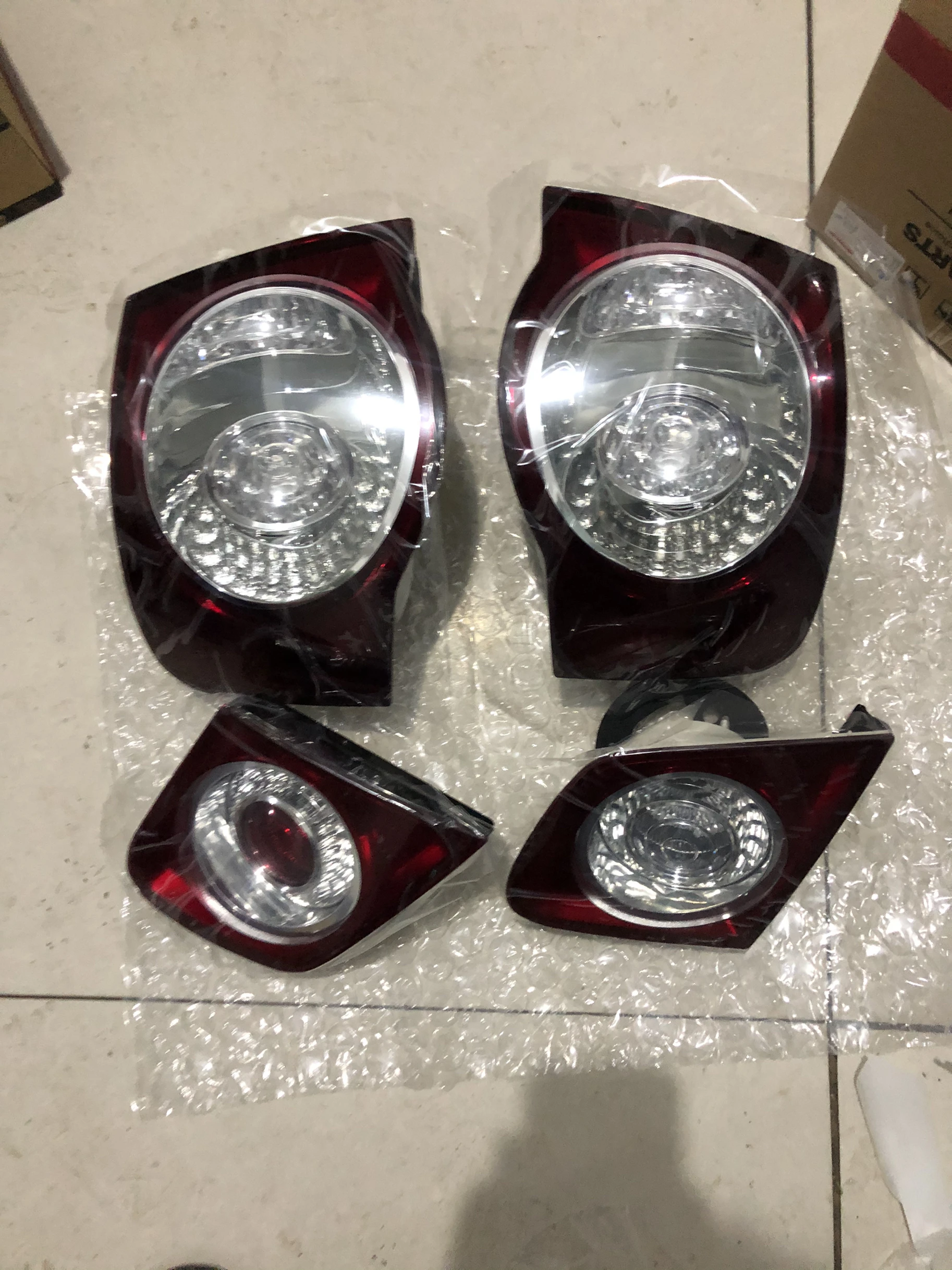 

eOsuns rear lights for volkswagen jetta sagitar bora mk5 2006-10 tail lamps champion red dark cherry