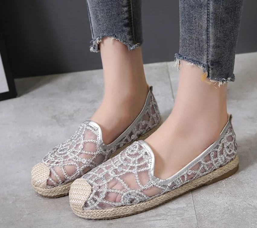 

Designer Women Slippers Hollow Lace Flat Shoes Women Summer Slip on Loafers Breathable Shoes Ladies Shoes Casual Fashion Black