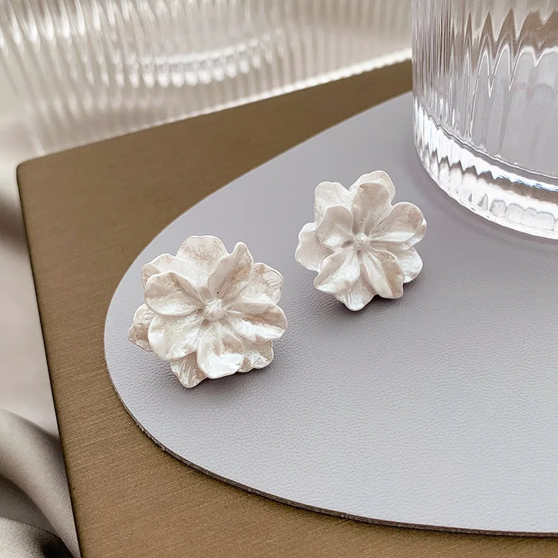 

White Camellia Korean Earring Temperament Flower Stud Earrings Simple Elegant Mosquito Coil Plate Ear Clip Jewelry for Women