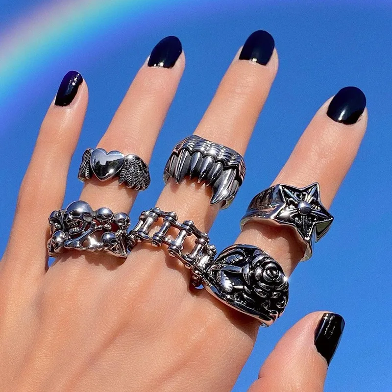 

Vintage Erewolf Fang Men Rings for Girls Gothic Hip Hop Domineering Skull Devil Mouth Teeth Punk Rock Personality Ring Jewelry