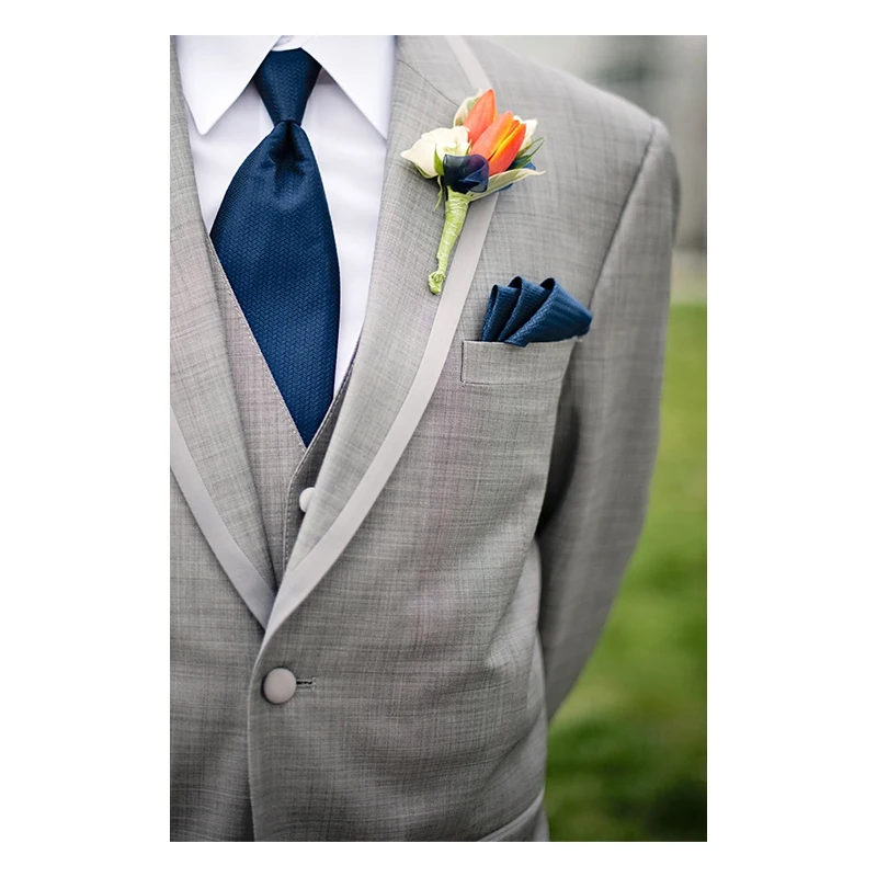 Костюм с галстуком на свадьбу